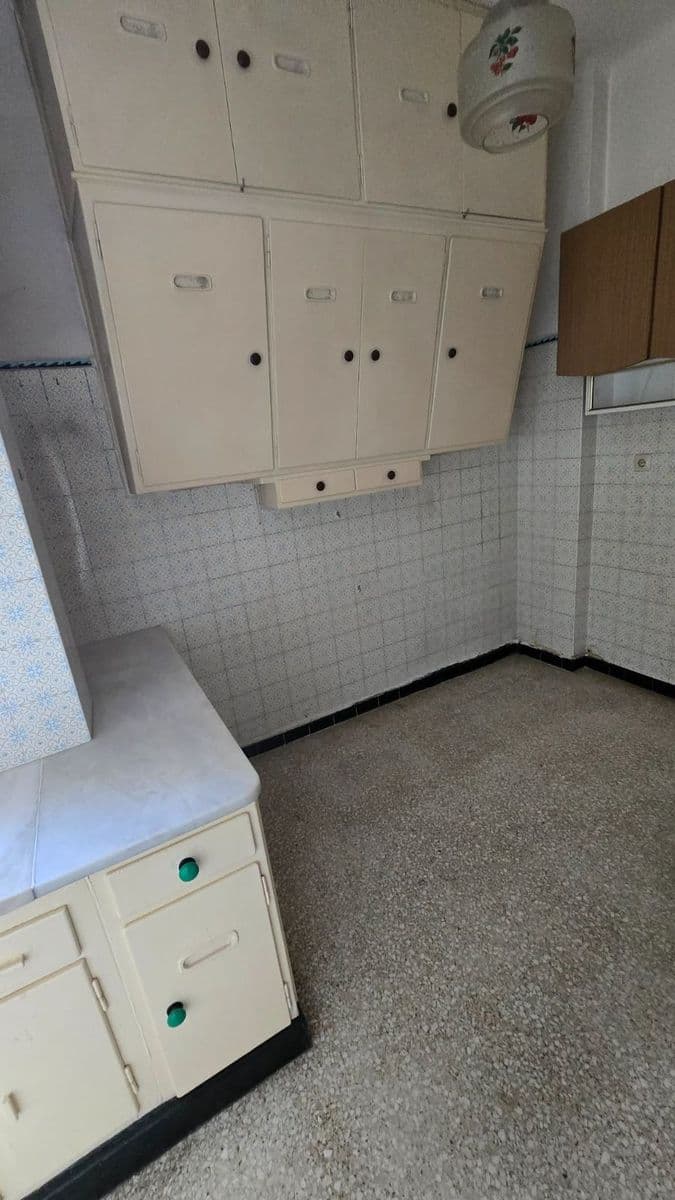 2-room Apartment, 92m² — Kipseli, built 1968 - 8