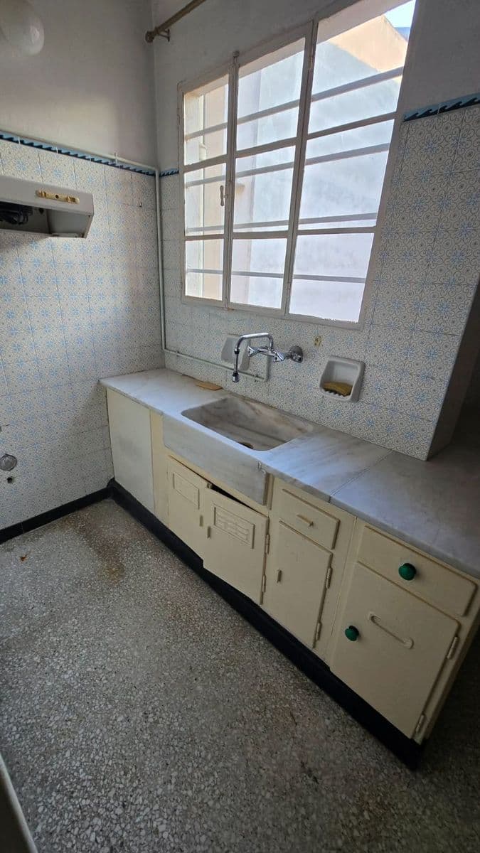 2-room Apartment, 92m² — Kipseli, built 1968 - 7