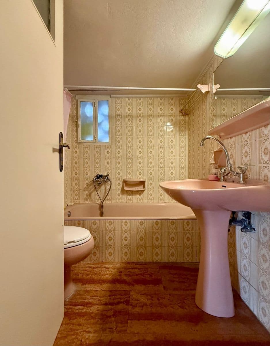 2-room Apartment, 93m² — Nea Smyrni, built 1975 - 9