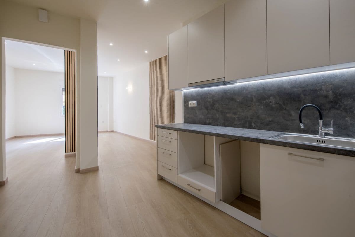 2-room Apartment, 74m² — Kipseli, built 1963 - 2