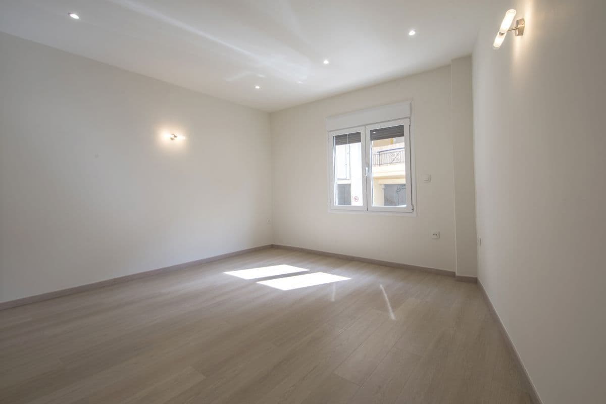 2-room Apartment, 74m² — Kipseli, built 1963 - 5