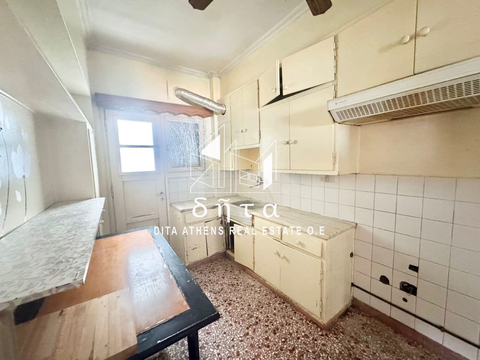 2-room Apartment, 86m² — Metaxourgeio, built 1965 - 6