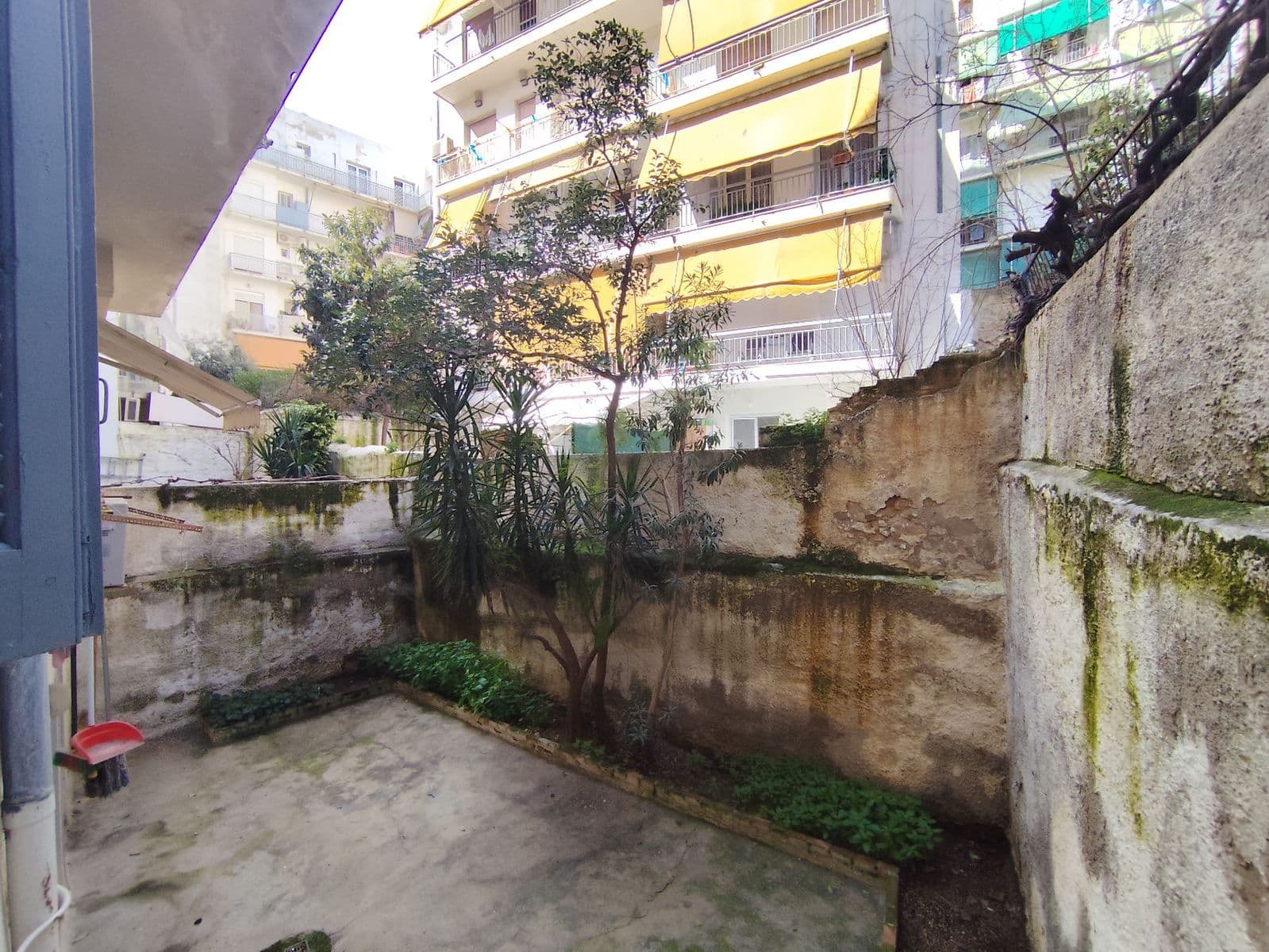 2-room Apartment, 90m² — Kipseli, built 1968 - 8