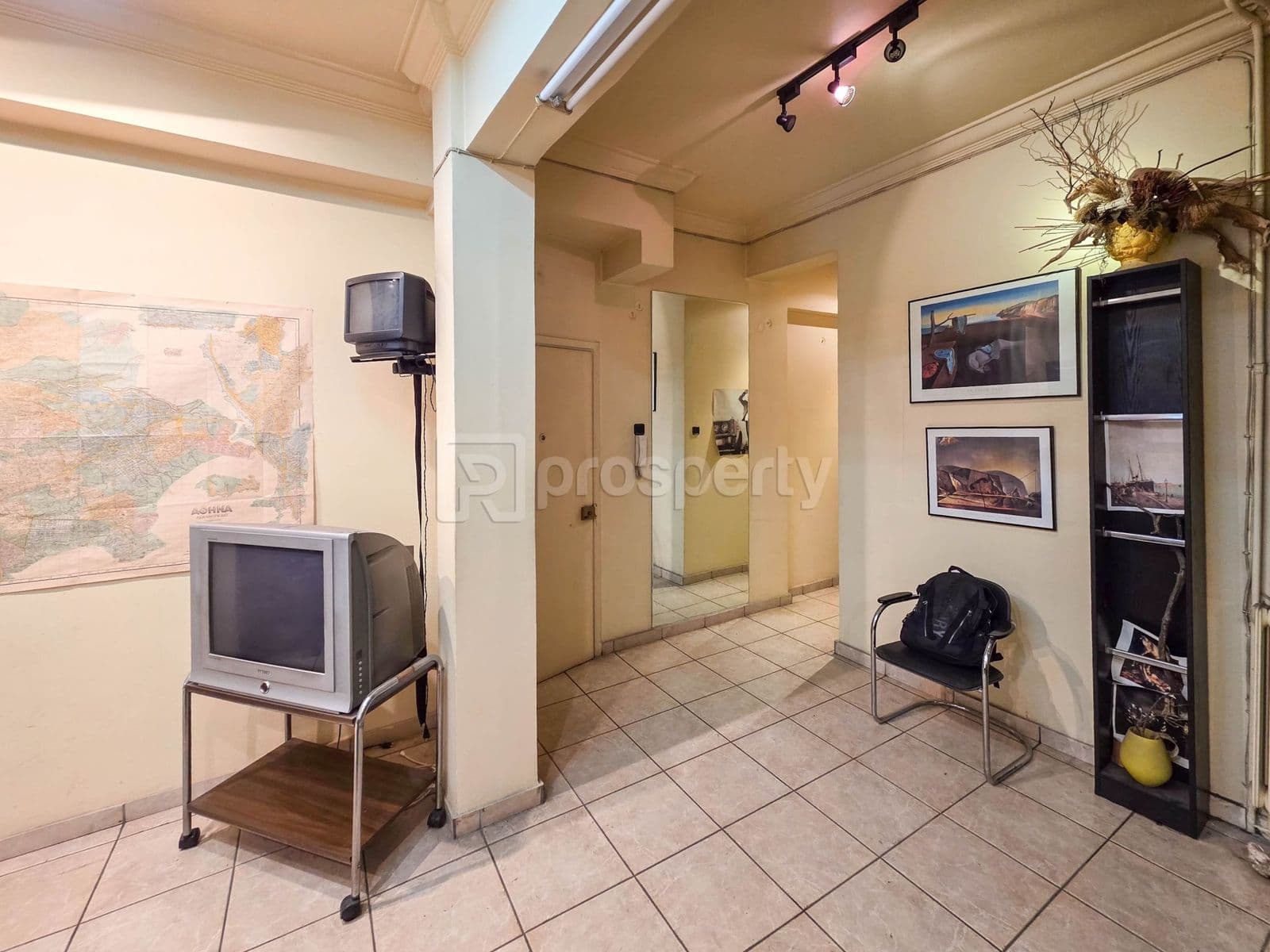 1-room Apartment, 65m² — Kipseli, built 1955 - 3