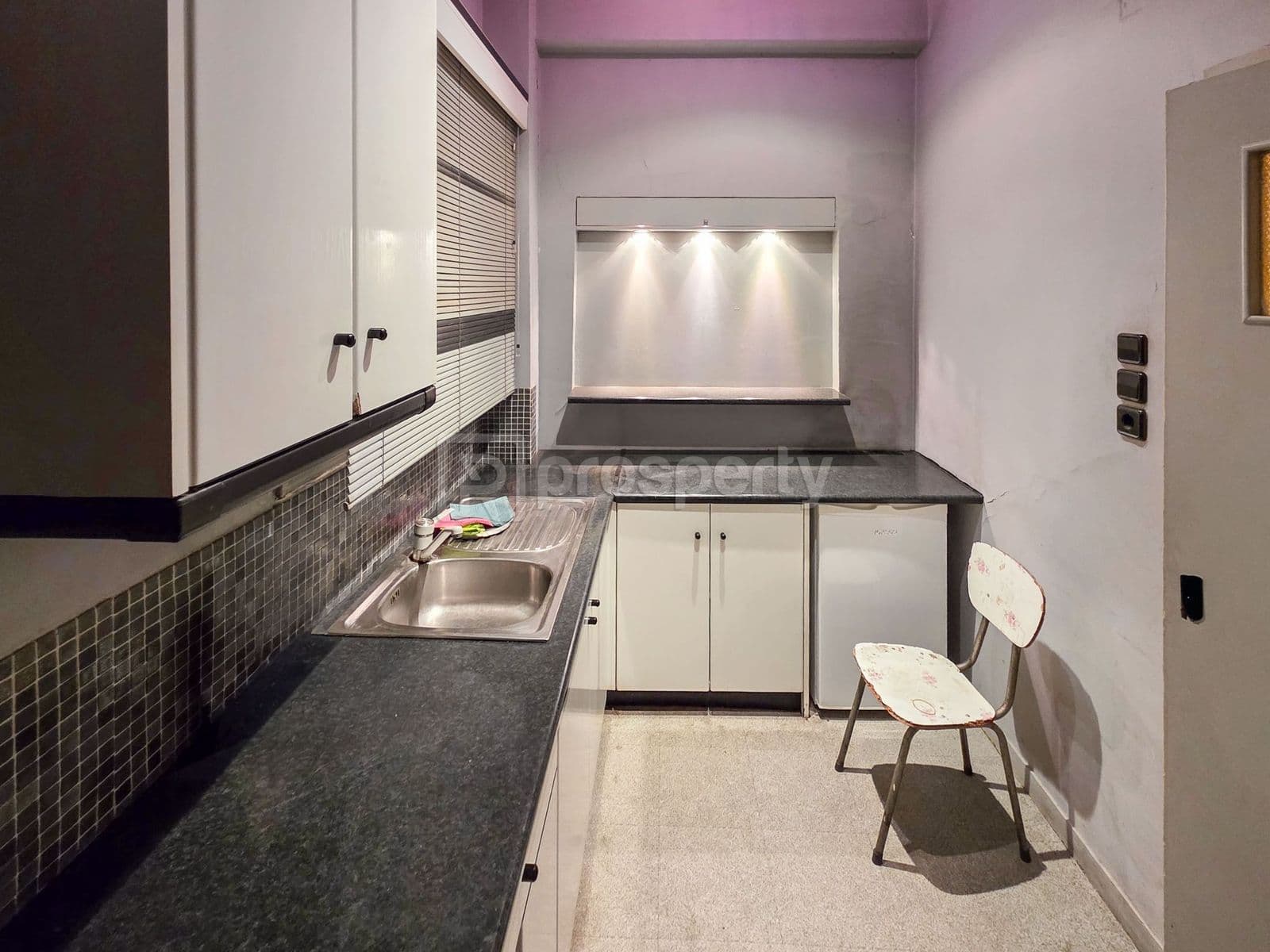 1-room Apartment, 65m² — Kipseli, built 1955 - 9